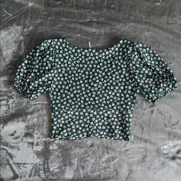 EUC Free People Medium Dark Green and White Floral Cropped Blouse - Picture 3 of 3